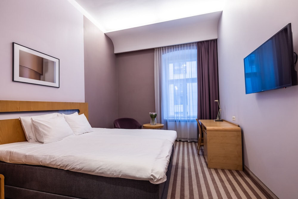 London Hotel 16/50