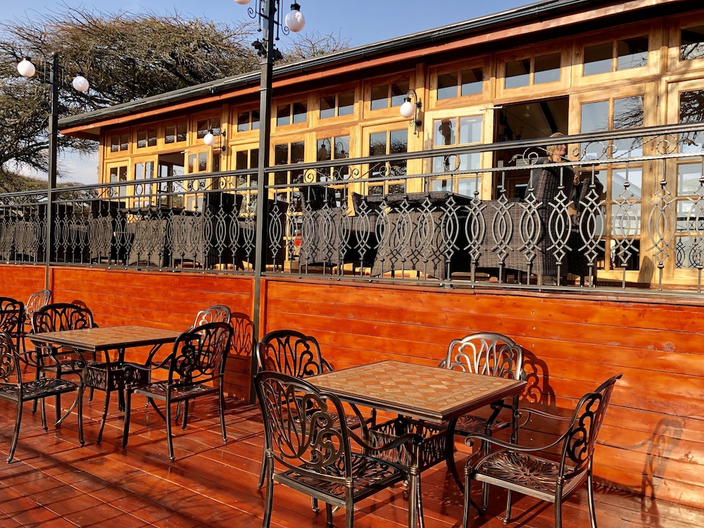Karibu Camps and Lodges Lions Paw Ngorongoro 12/68