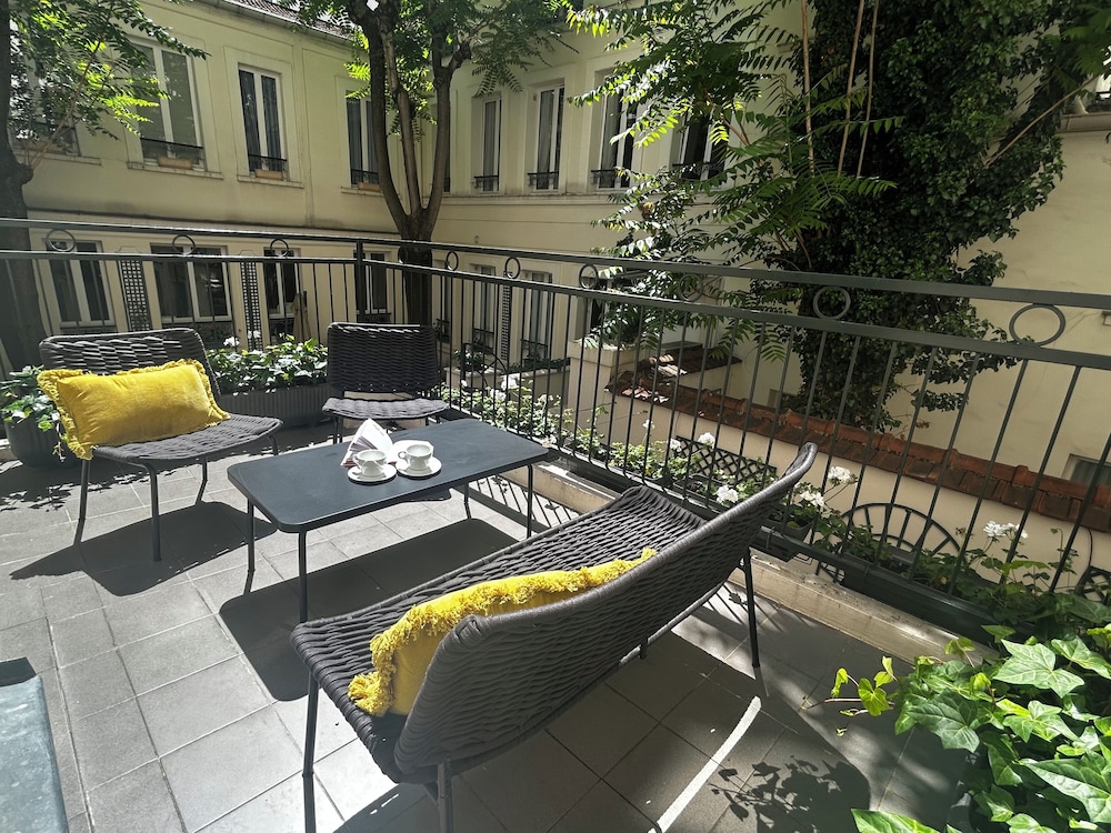 HOTEL DES BAINS 49/60