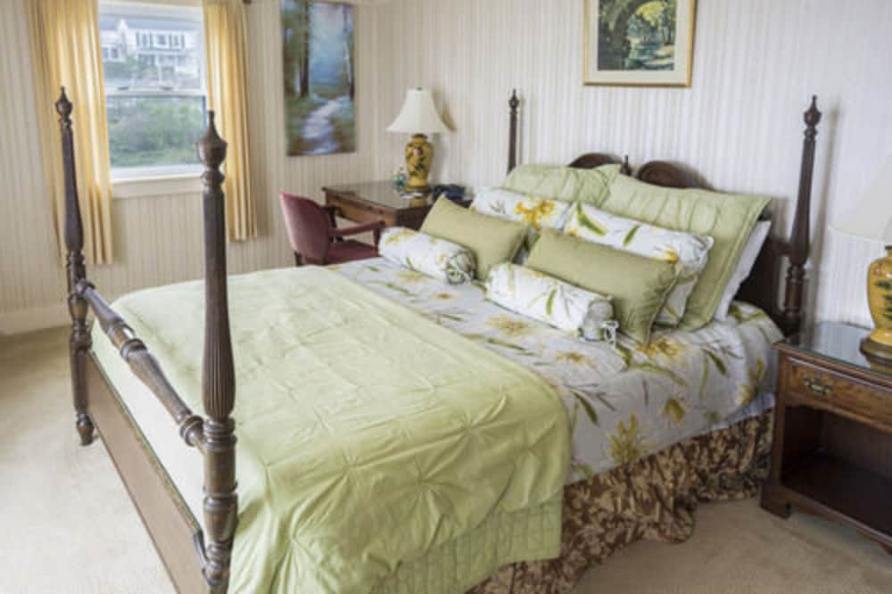 The Yankee Clipper Inn 12/50