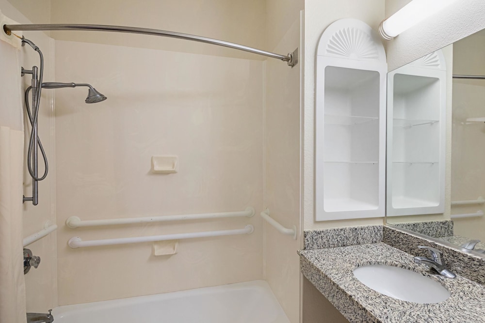 Quality Inn & Suites Lampasas 25/51