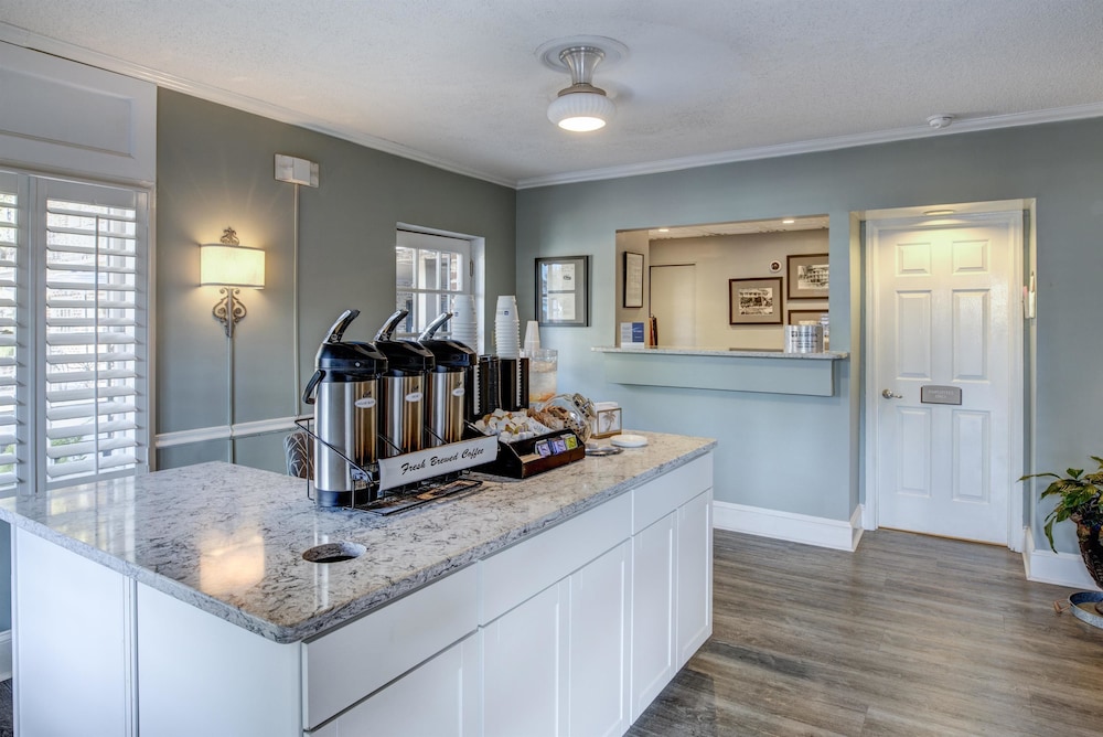 Best Western Sea Island Inn 8/42