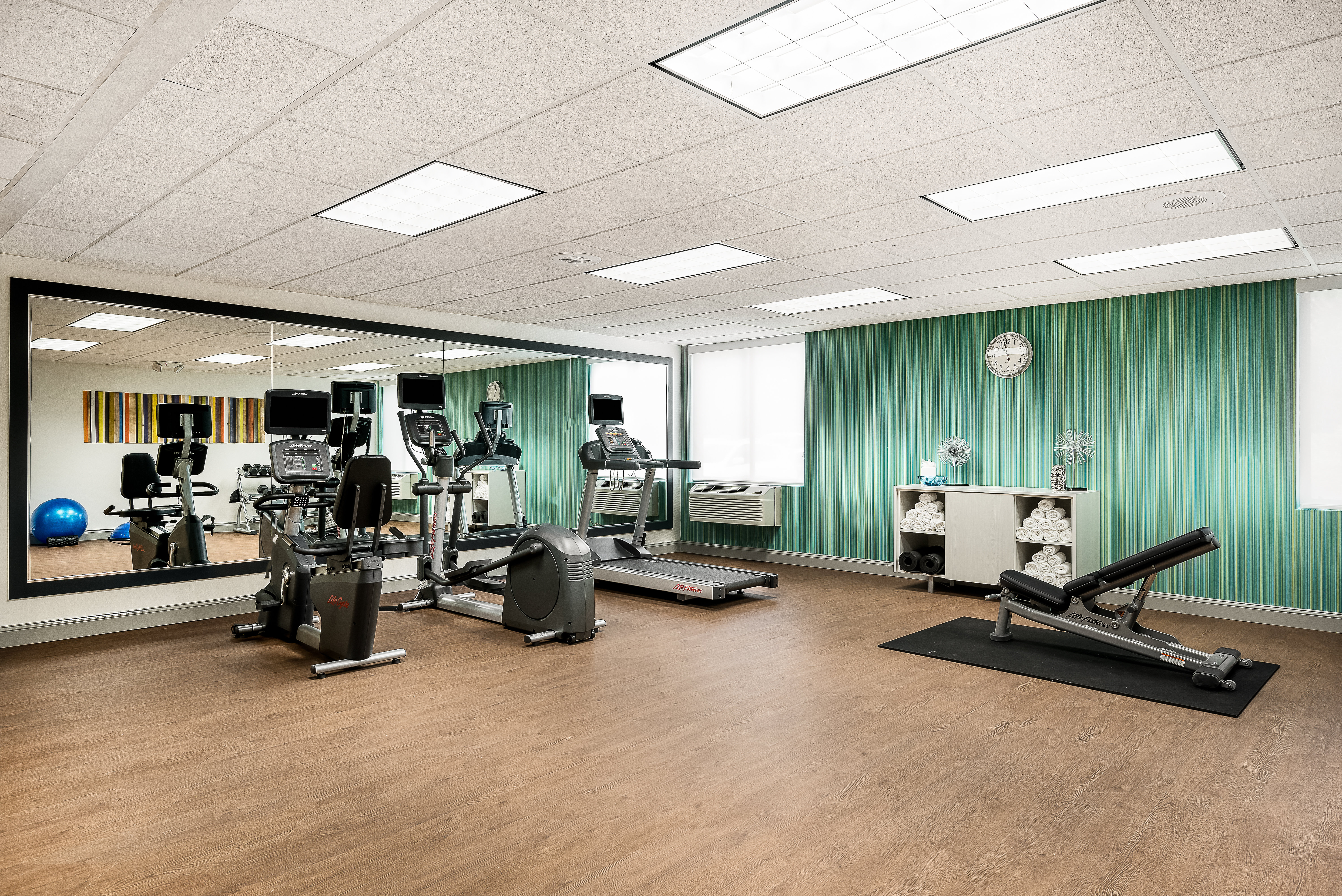 Holiday Inn Express And Suites Charlotte Airport Belmont An Ihg Hotel 25/41