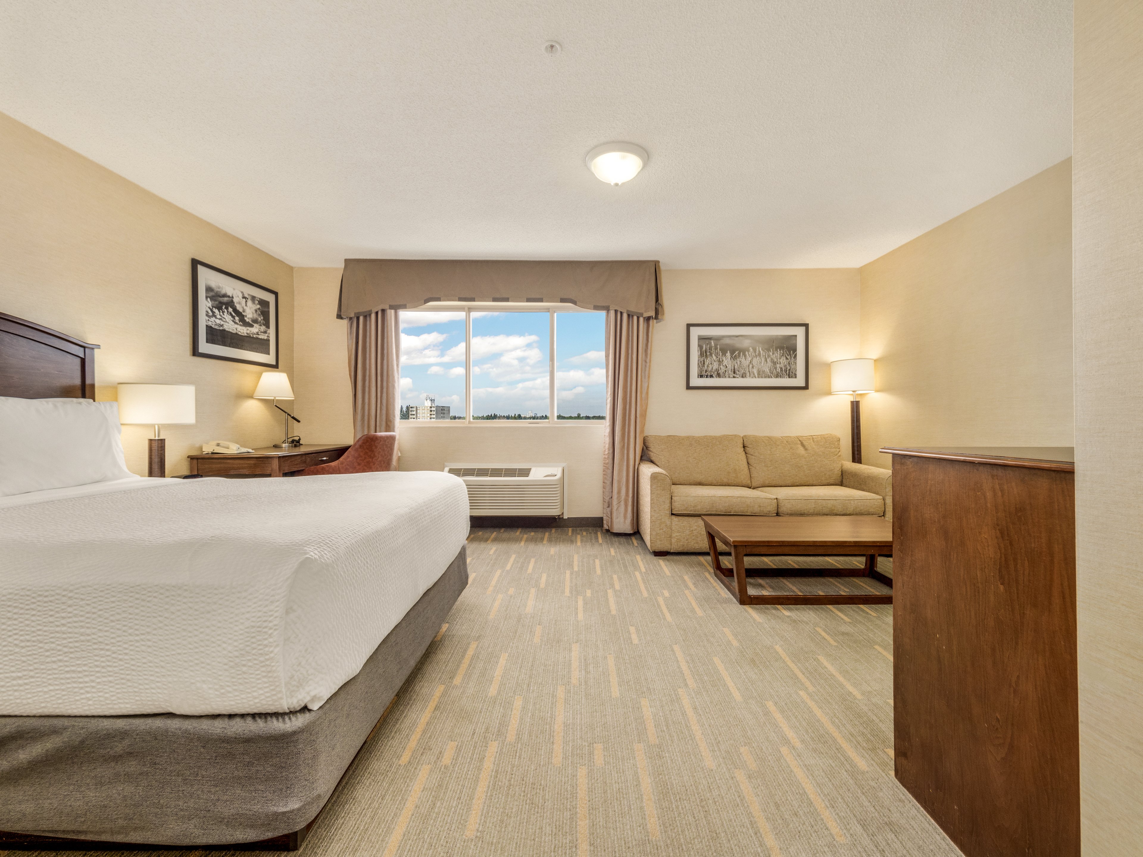 HOLIDAY INN LETHBRIDGE 7/50