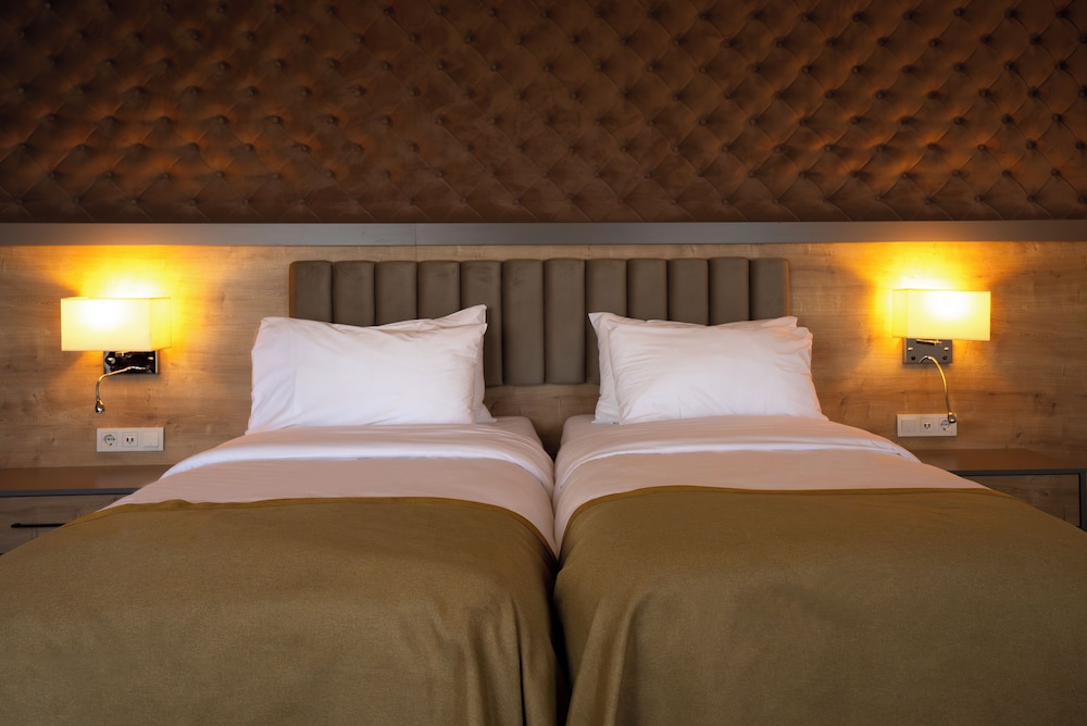 ROOM, TWIN BEDS