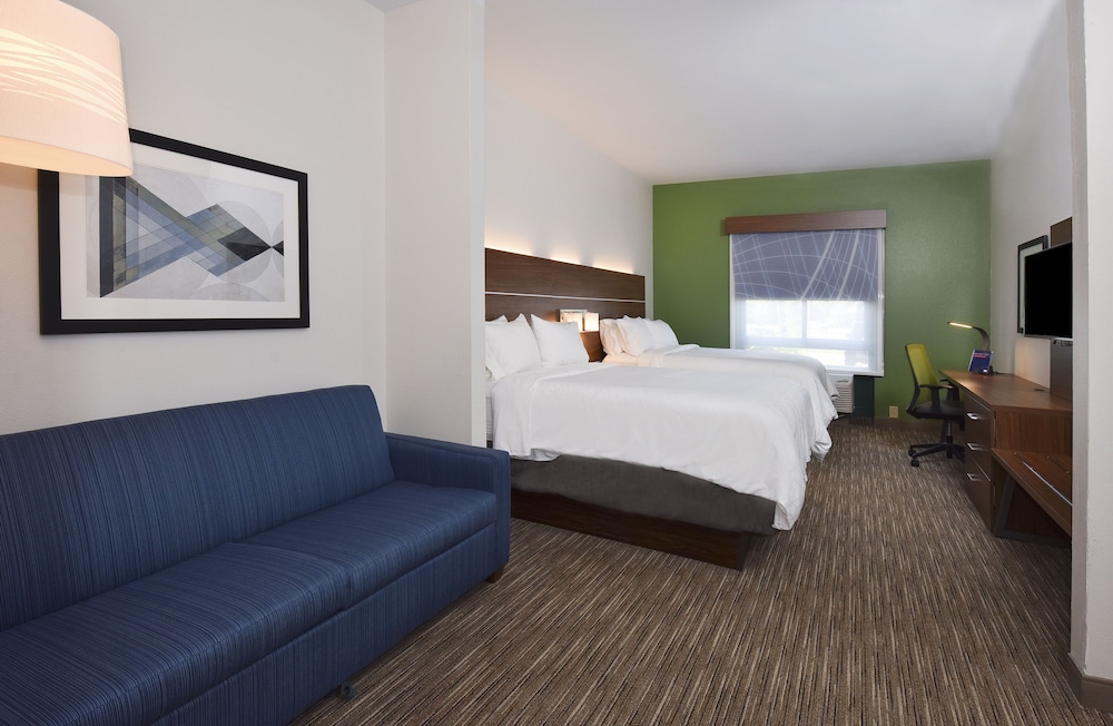 Holiday Inn Express Hotel & Suites Selma 18/65