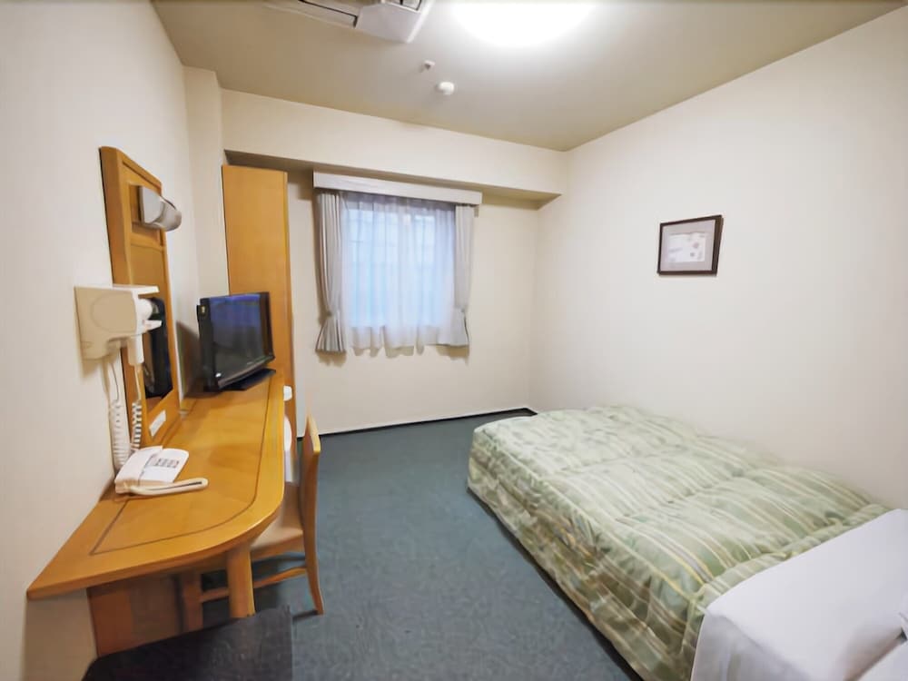 ROOM, SINGLE, SMOKING