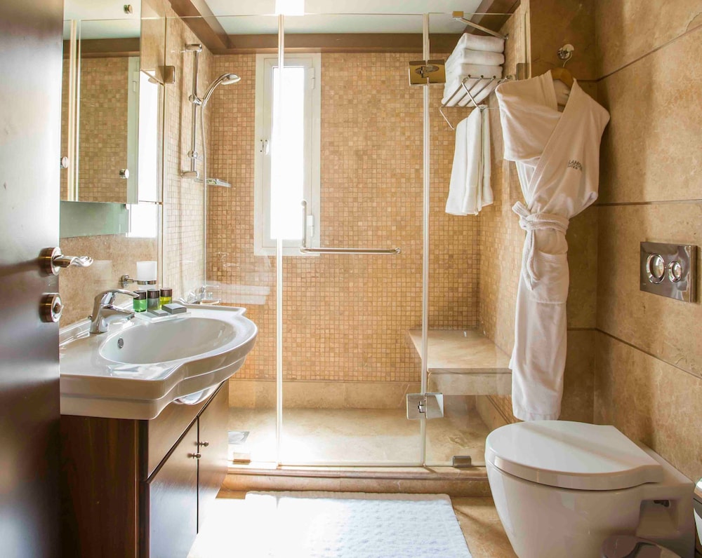 Lahoya Suites 44/50