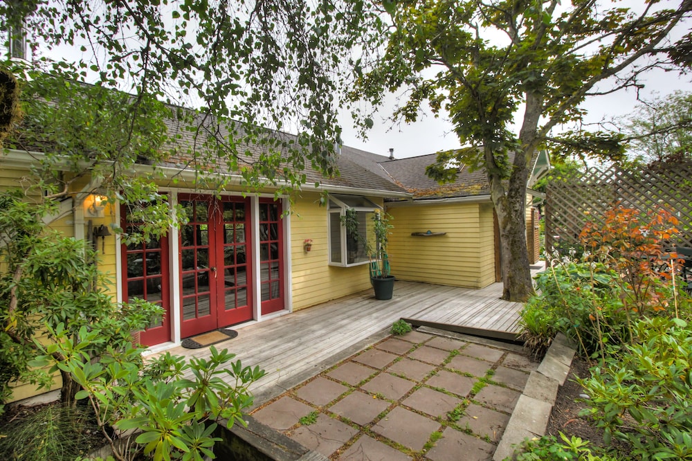 Country Cottage of Langley 10/67