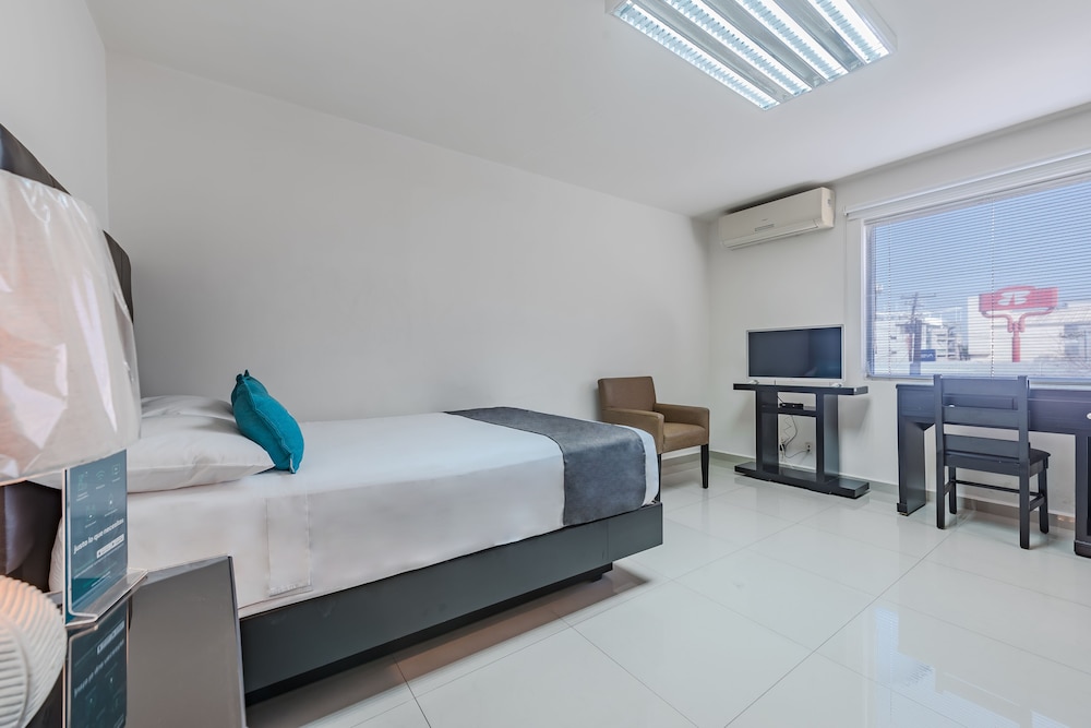 Ayenda Suites Ejecutivas Monterrey 2/9