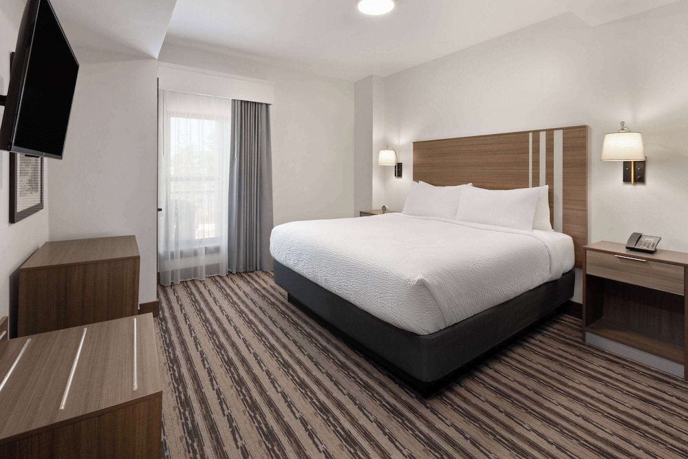 Lodge, Suite, King Bed, Sunset View, Sofa