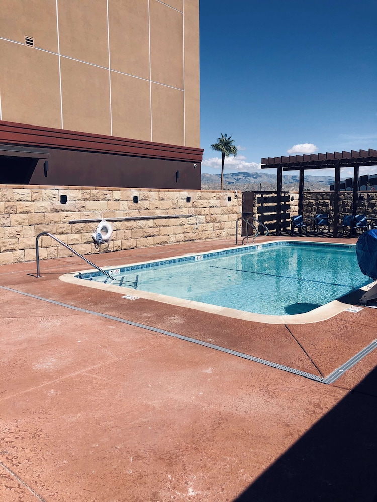 Best Western Plus Coachella Valley Inn & Suites 8/58