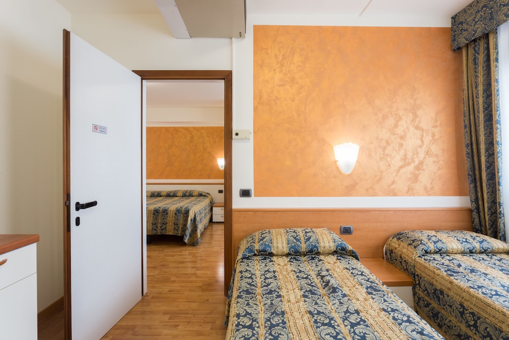 Airmotel 8/49