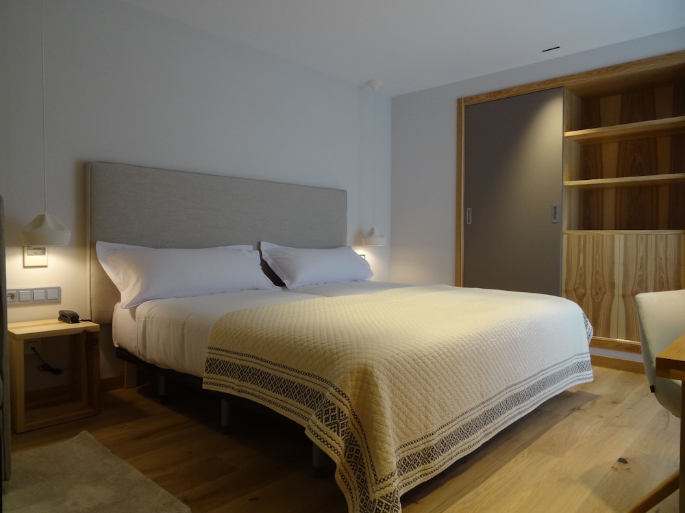 STANDARD, TWIN BEDS