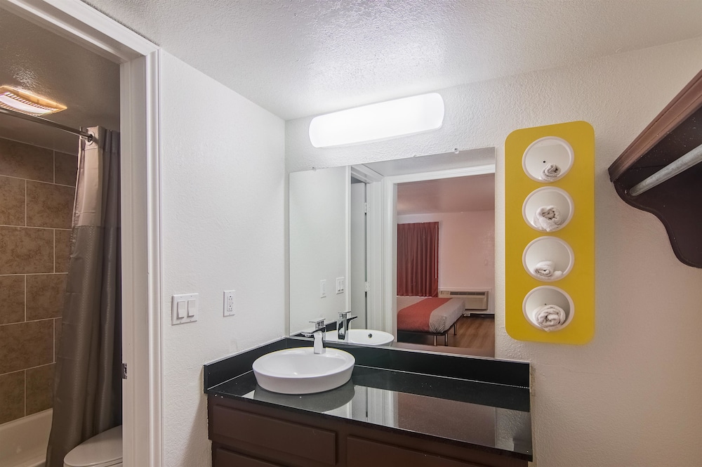 Motel6 Paris, TX 47/51
