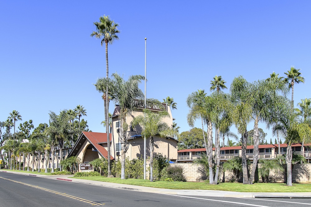 Hyland Inn Near LegoLand 51/57