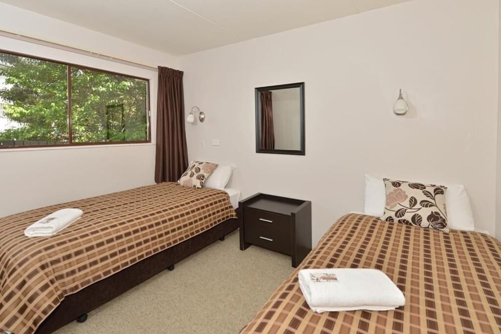 Falls Motel & Waterfront Campground 26/66
