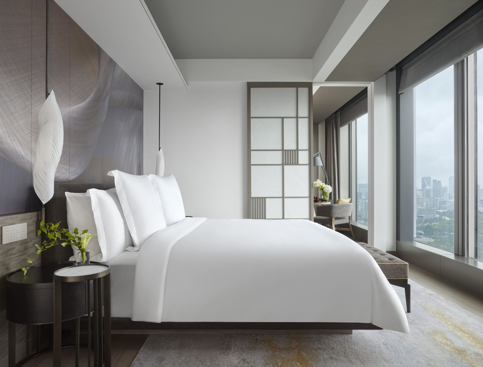 EXECUTIVE, SUITE