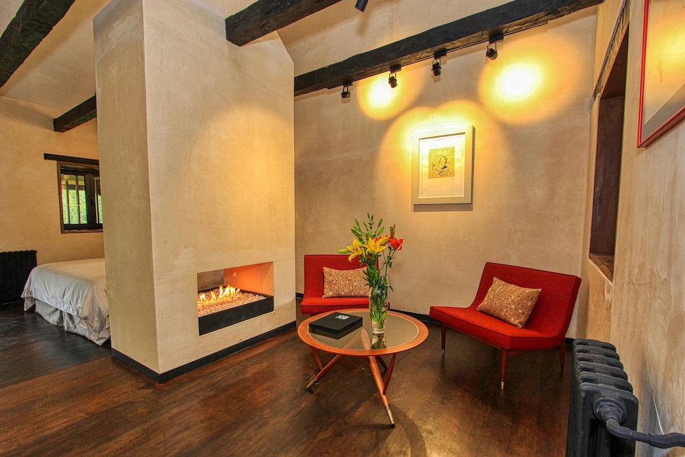 Uvence Arte + Hotel 30/50