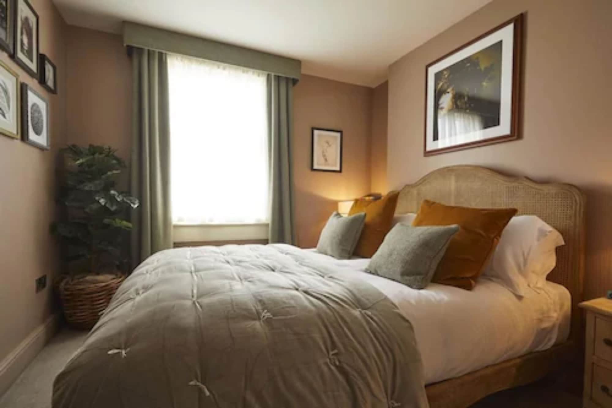STANDARD, KING BED