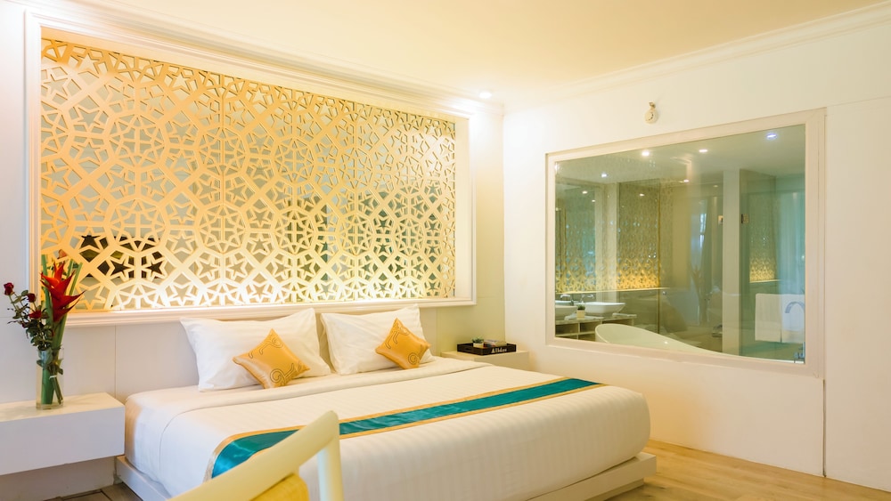 DELUXE, DOUBLE OR TWIN BED, PARK VIEW