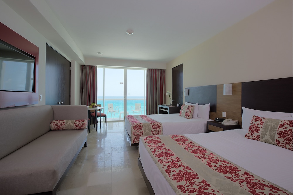 Krystal Cancun 23/50