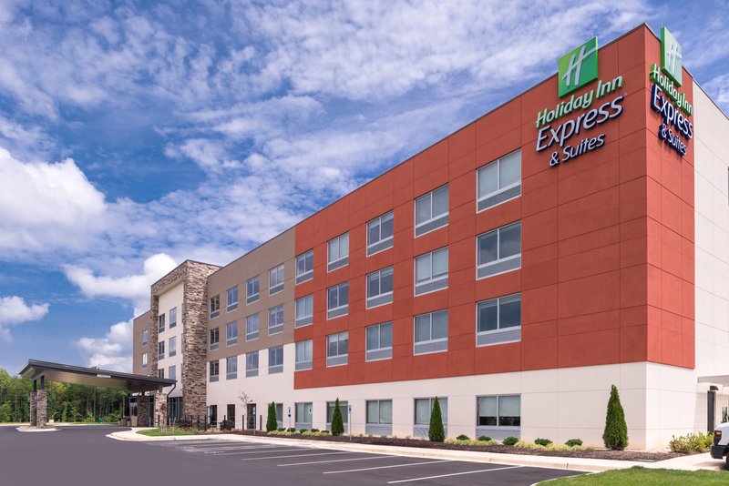 Holiday Inn Express Suites Farmville 2/53