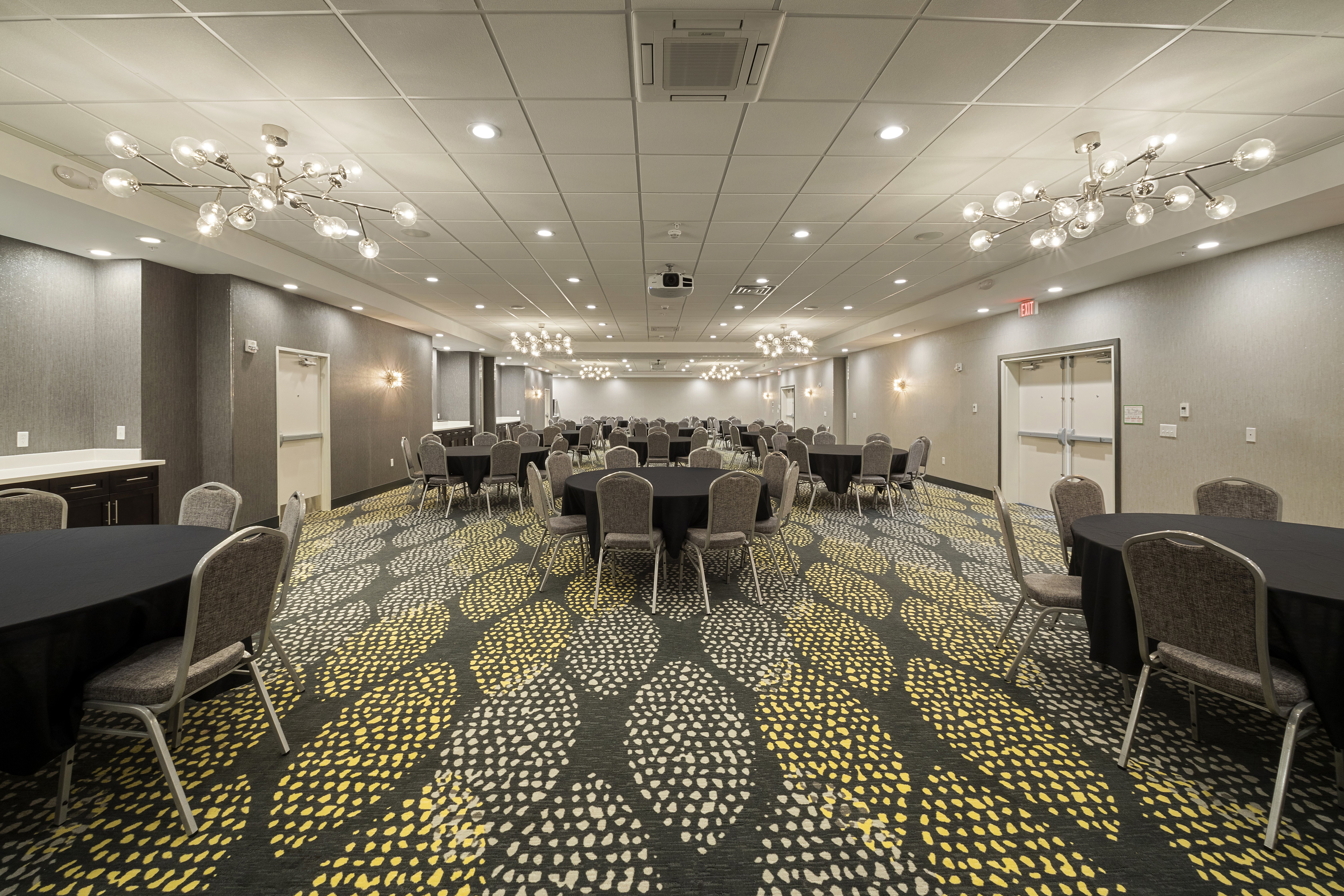 Holiday Inn Hotel Suites Decatur 62/69
