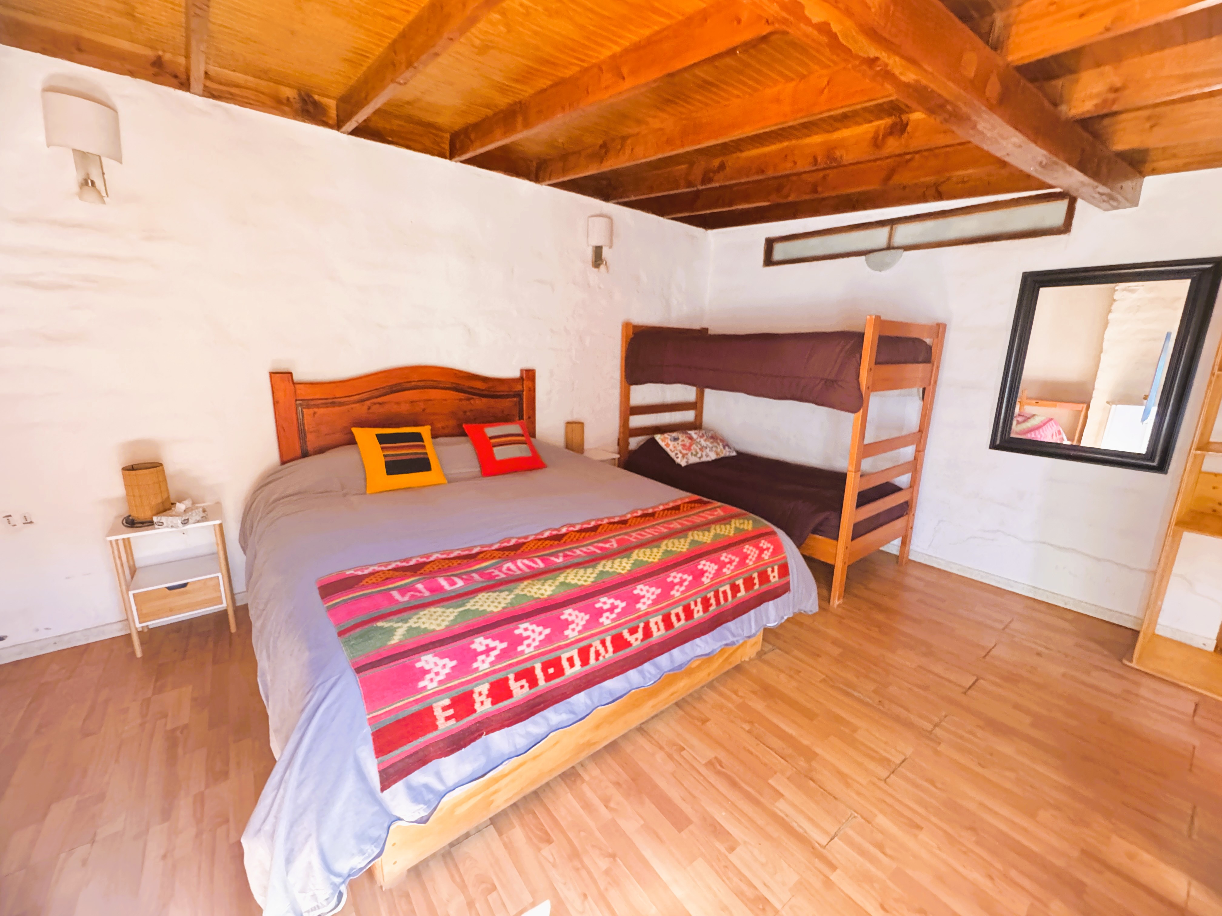 غرفة رباعية ثلاثية بسرير كينج وسرير بطابقين بحمام خاص، Ruka Zen Lodge 2/10