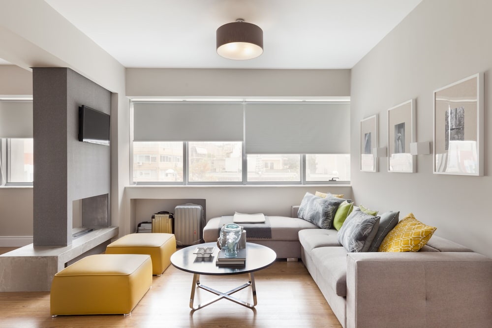 47 Luxury Suites 49/73