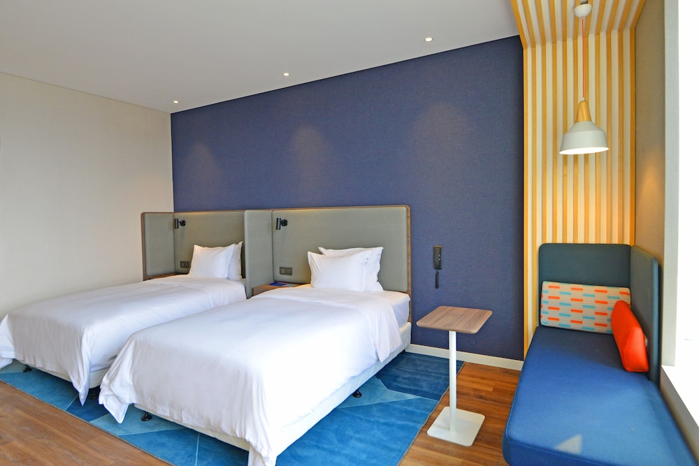 Holiday Inn Express Hangzhou Binjiang 8/52