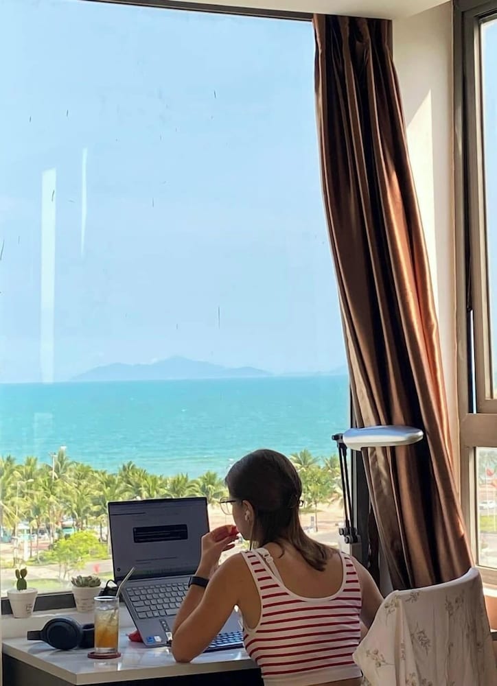 Grand Sunrise Hotel 84/100