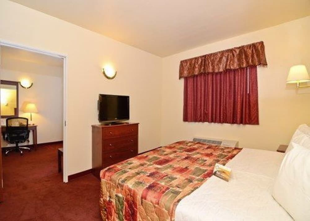 Holiday Inn Express Wichita North - Park City 13/38