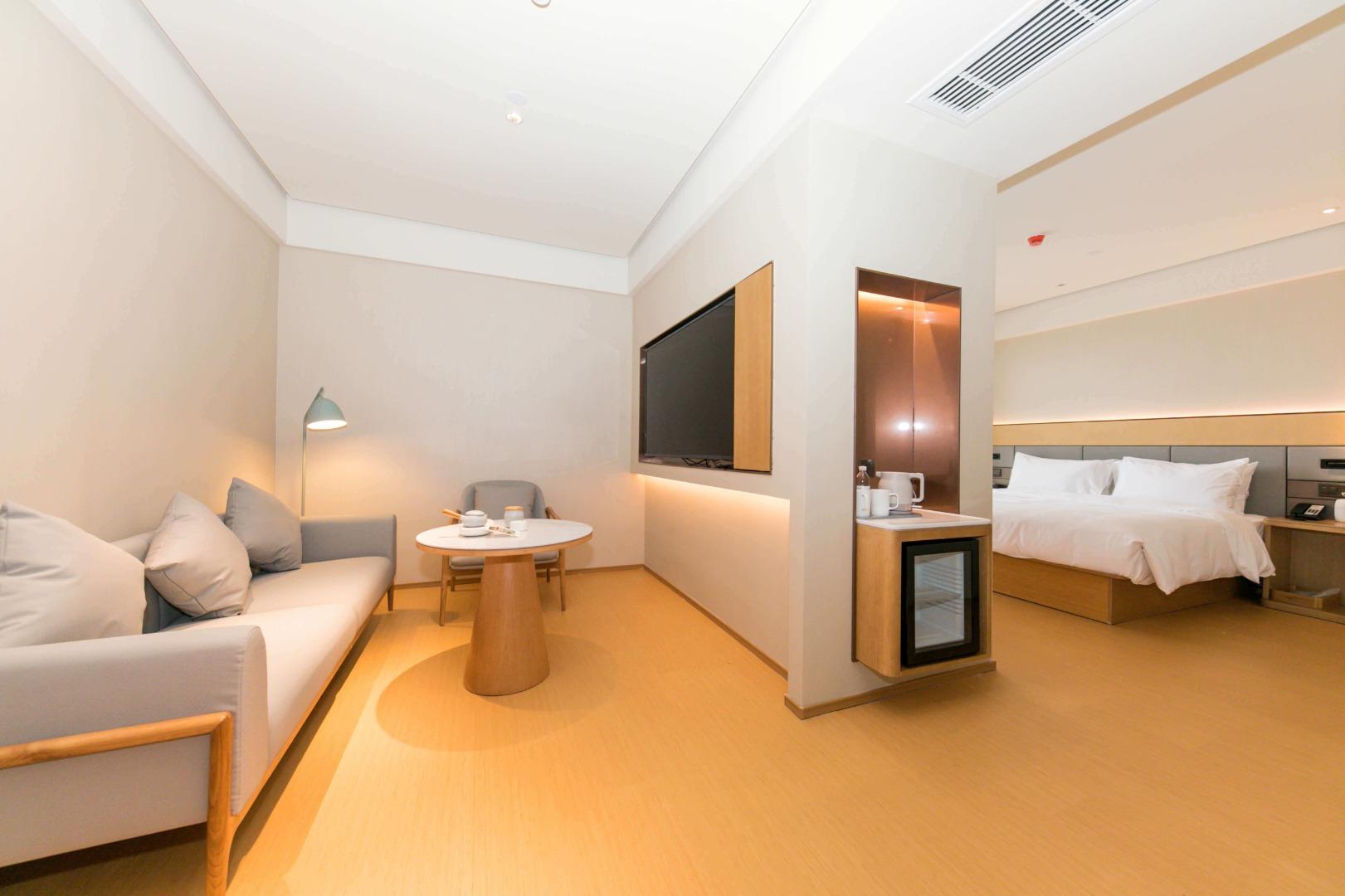 Ji Hotel (Hefei South Railway Station North Square) 15/30