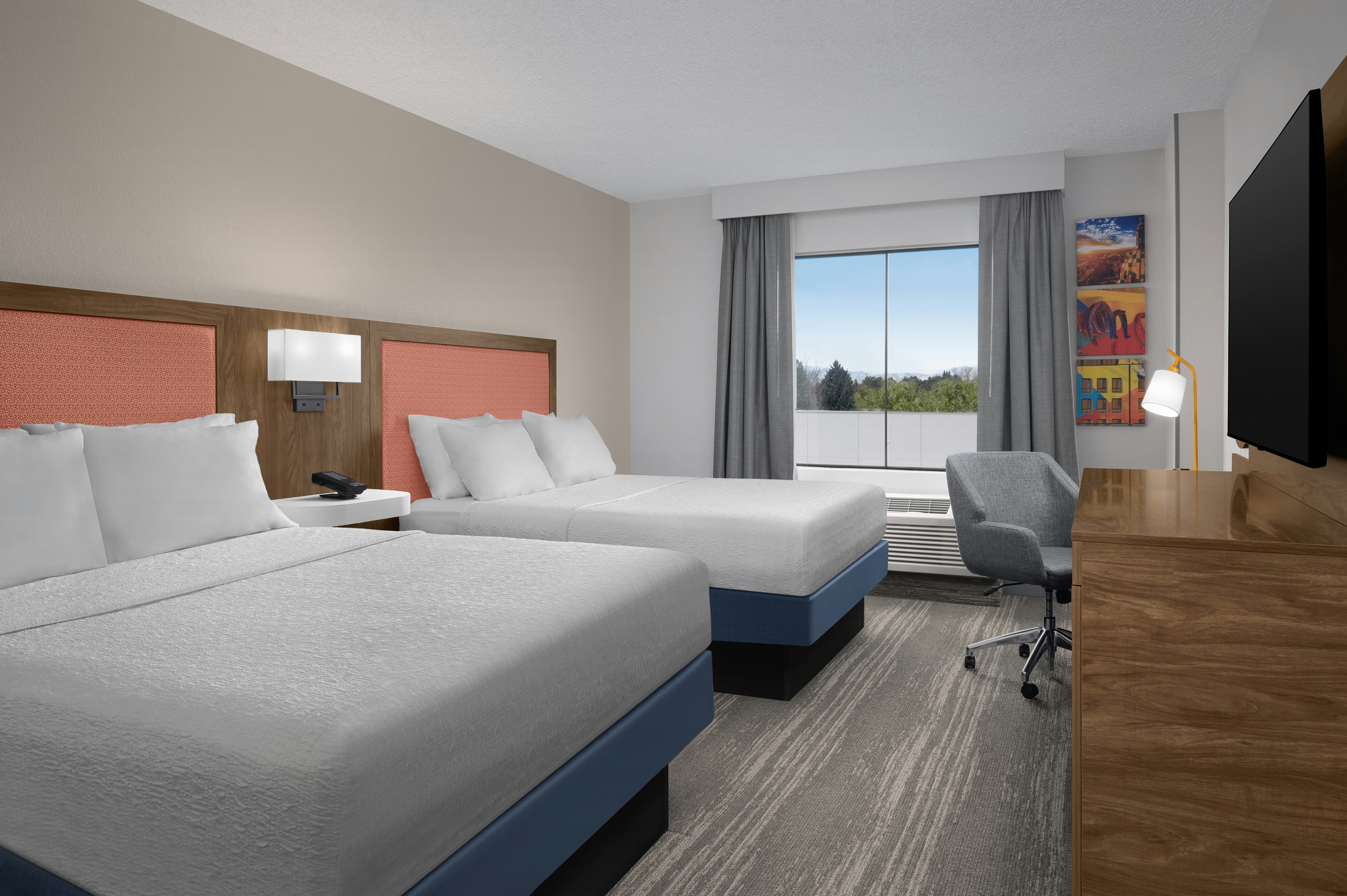 room, 2 queen beds, mountain view