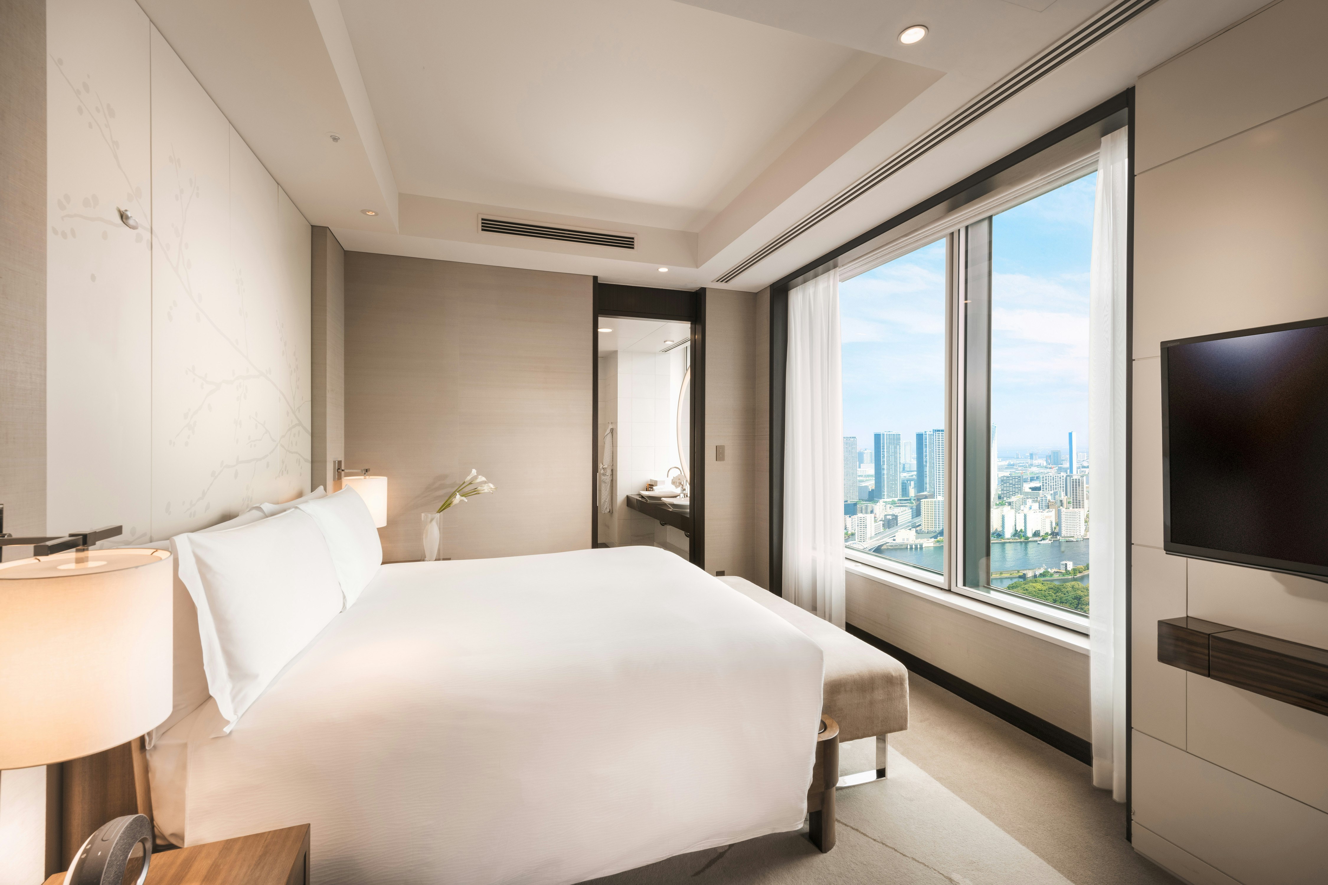 Bay, Suite, King Bed, Corner