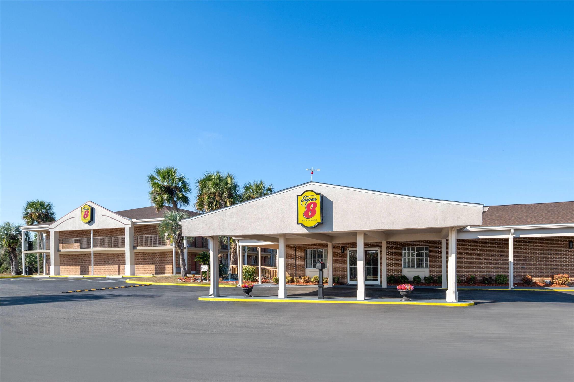 Super 8 by Wyndham Lake City 4/39