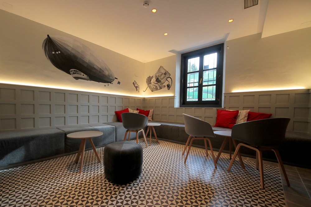 Hostel Complutum 24/36