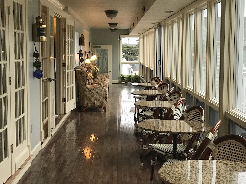 Anchor In Distinctive Waterfront Lodging 33/65