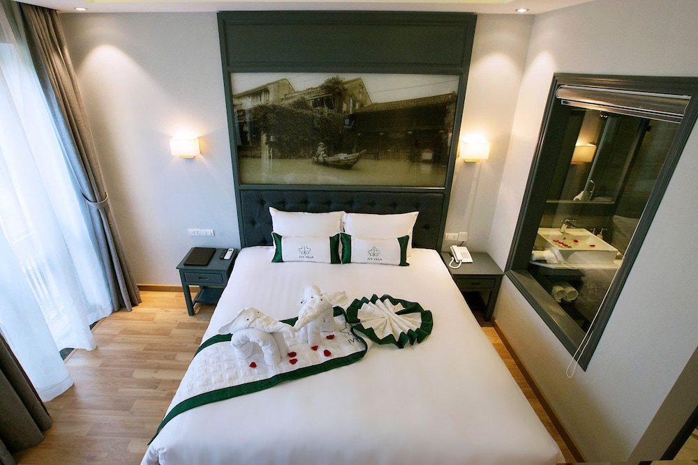 Ivy Villa 24/49