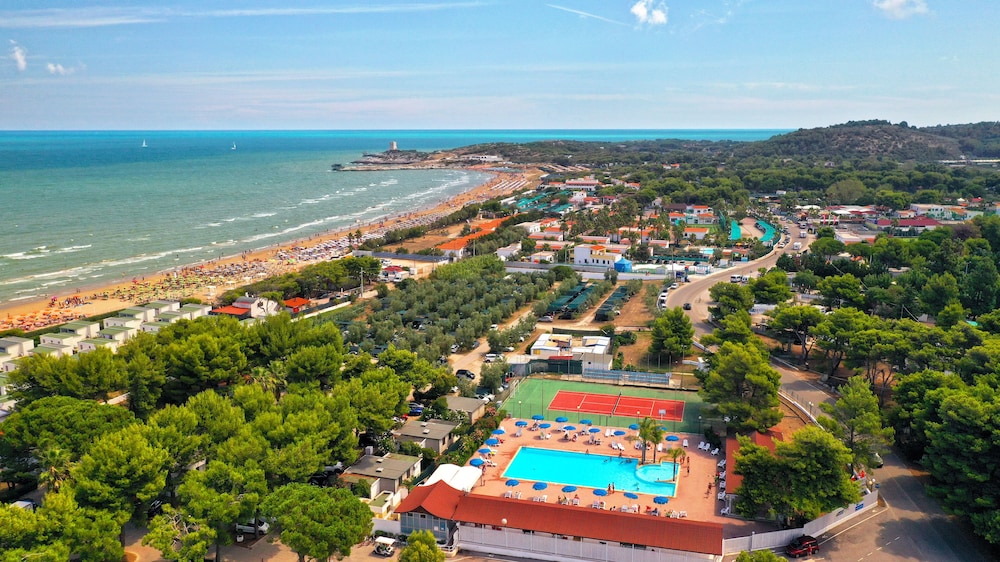 VILLAGGIO LE DIOMEDEE 53/70
