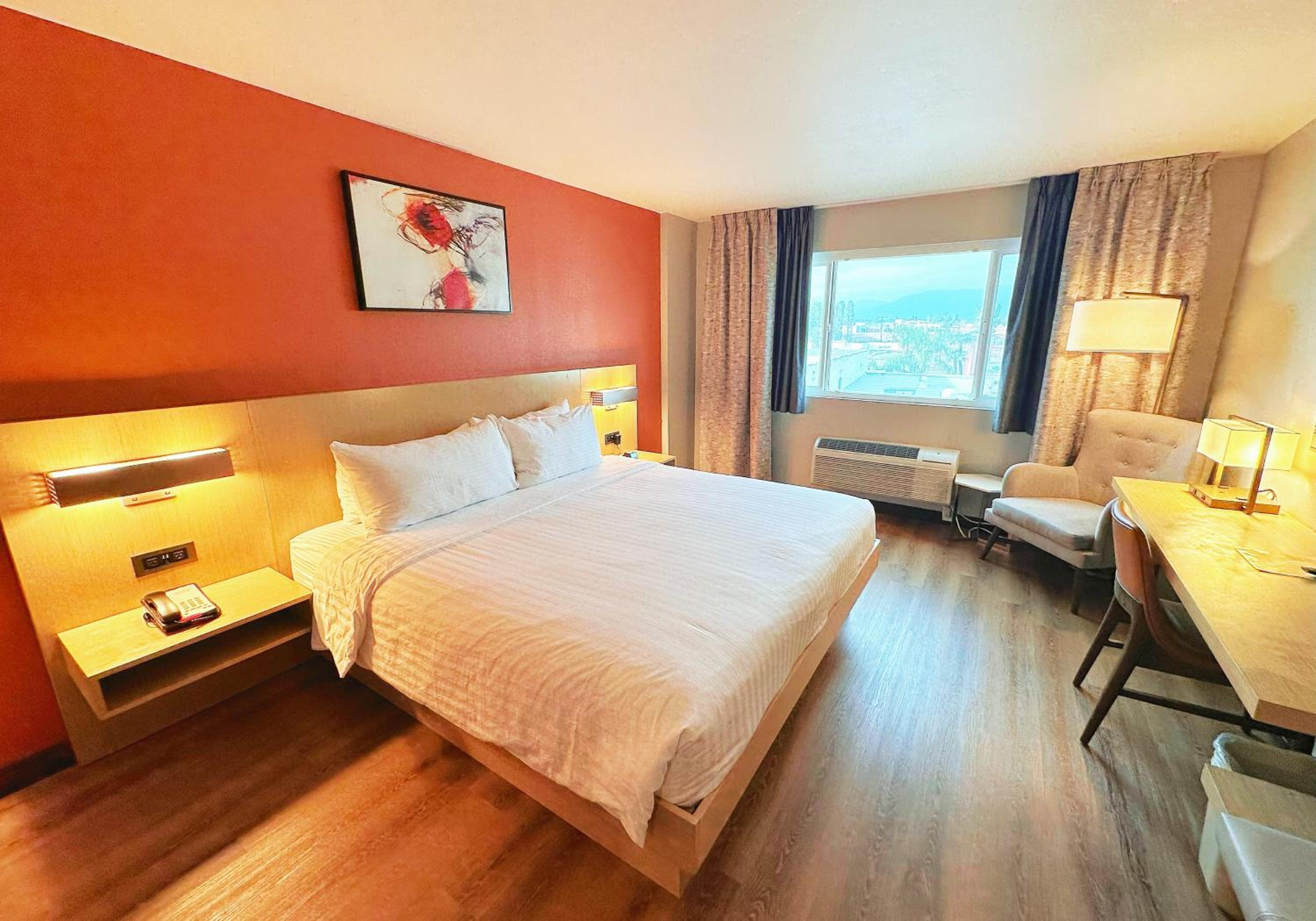 Room, King Bed, Accessible, Lincoln Hotel Monterey Park Los Angeles 6/10