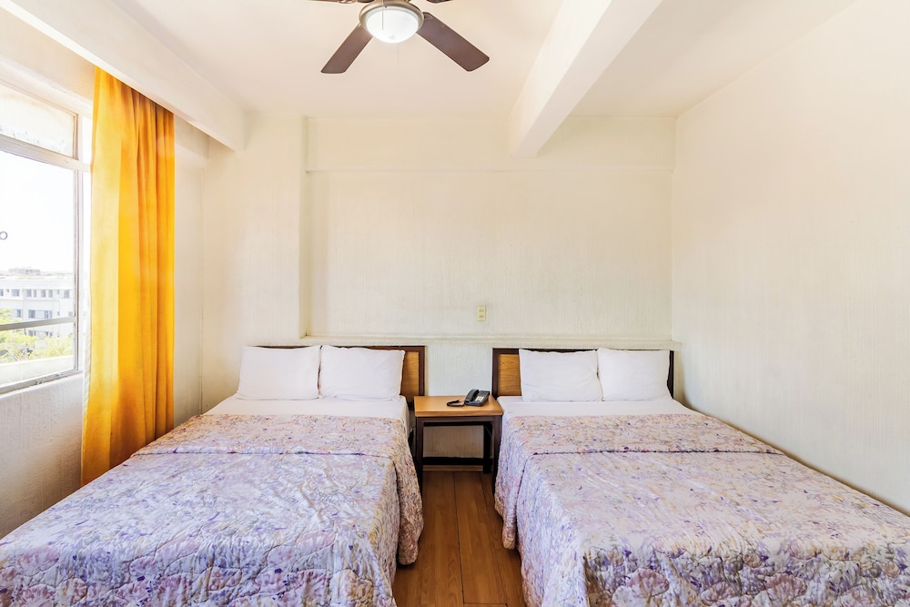 STANDARD, QUADRUPLE, 2 DOUBLE BEDS