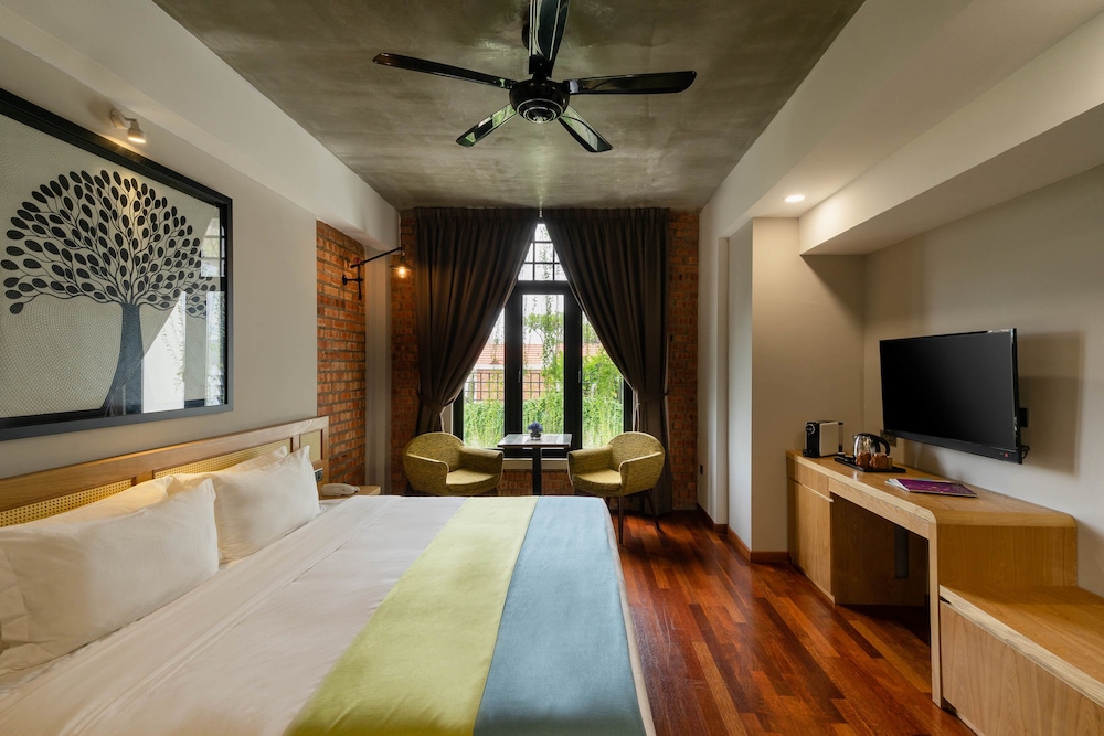 Treasures Hotel & Suites 48/64