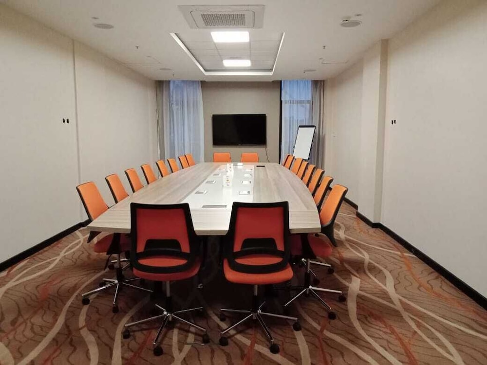 Trademark Suites at Enaki Town 46/60