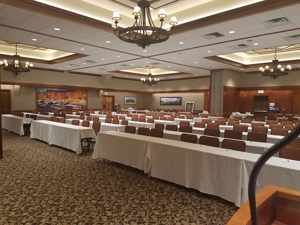 Crowne Plaza Lake Placid 12/67