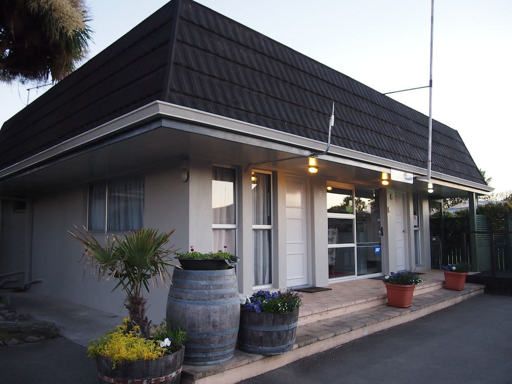 Montana Lodge Motel 1/50