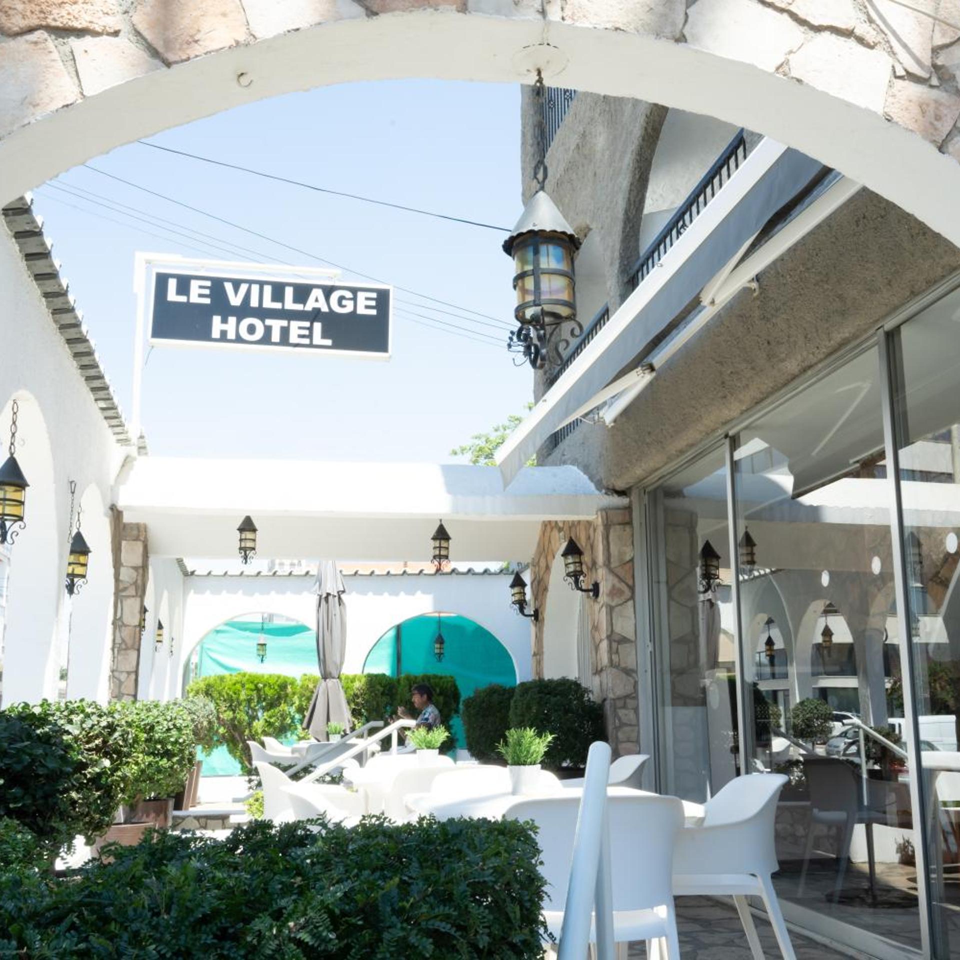 Le Village Hotel 3/50