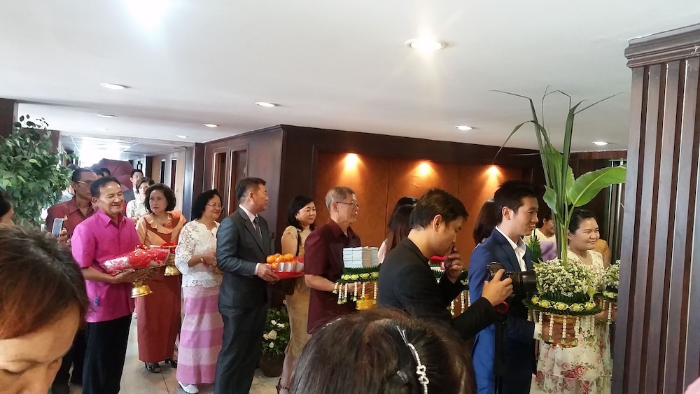 Dusit Hotel 8/50