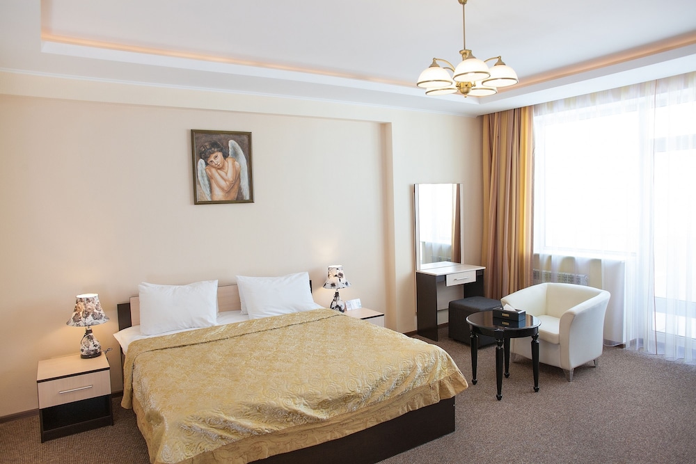Golden Dragon Hotel 25/75